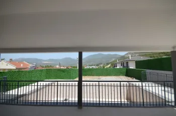 Havuzlu ve Bahçeli Dört Yatak Odalı Uzumlu Evi